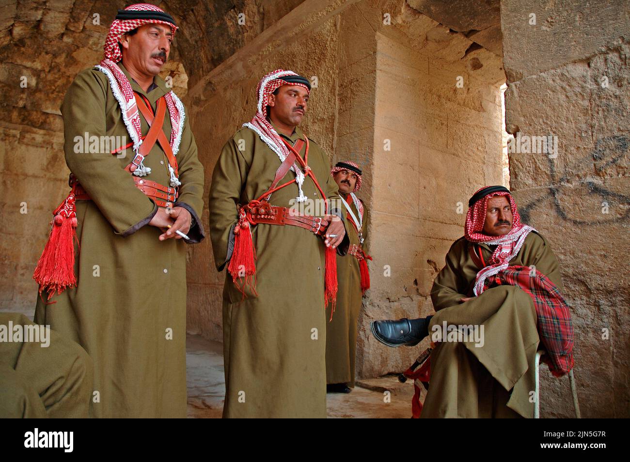 Jordania, sitio arqueológico de Jerash, músico vestido de la zona Foto de stock