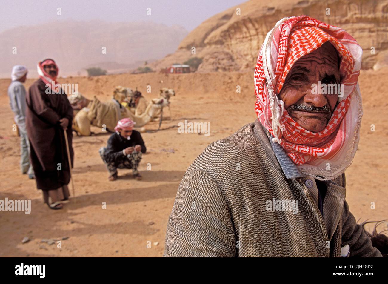 Jordania, desierto de Wadi Rum, caravanas beduinas Foto de stock