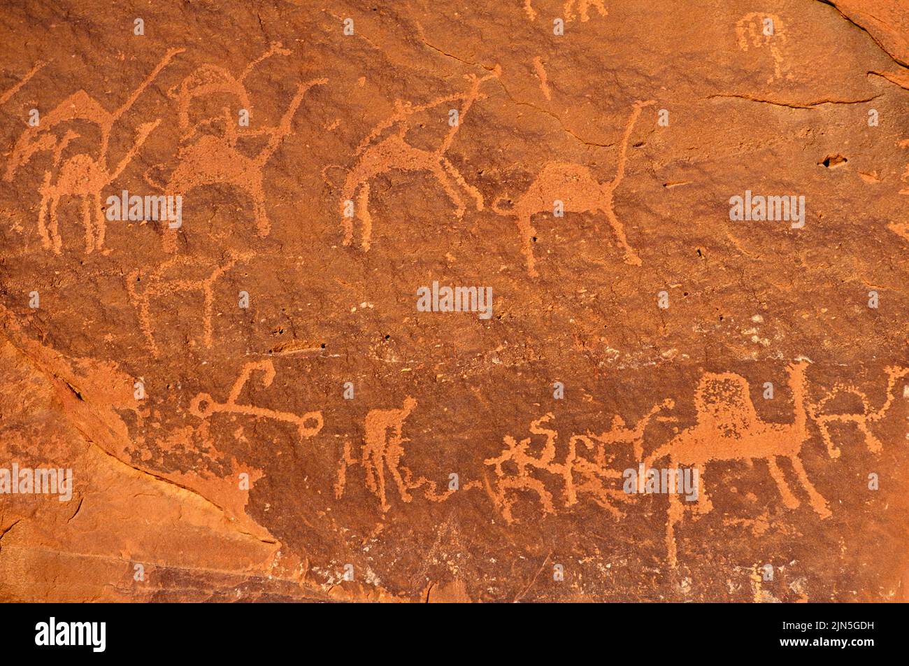 Jordania, desierto de Wadi Rum, petroglifos Foto de stock