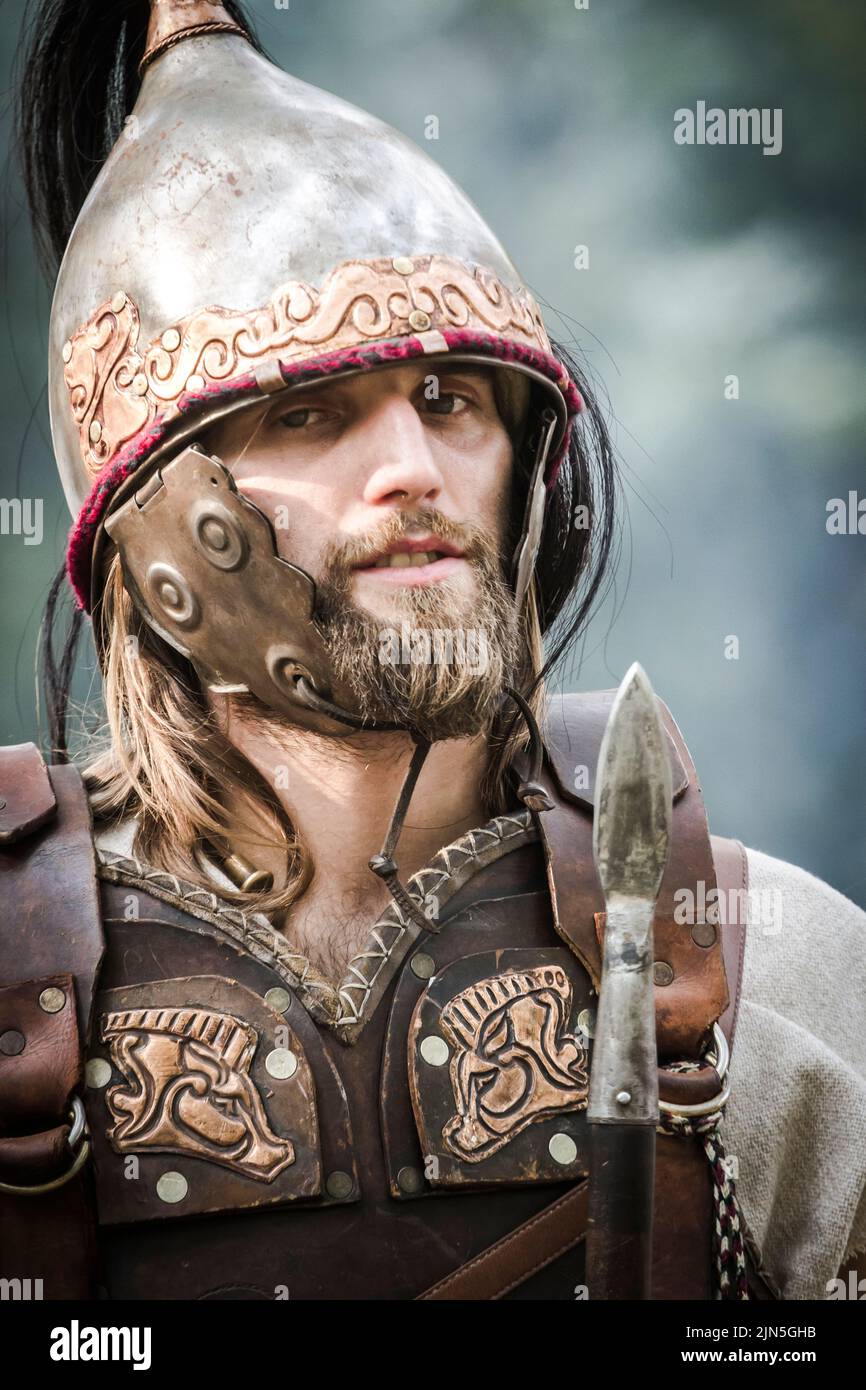 Módena, Italia. 10th de Sep de 2016. Guerrero celta con casco y armadura. Crédito: Independent Photo Agency/Alamy Live News Foto de stock