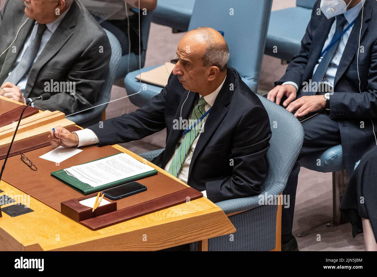 Osama Mahmoud Abdel Khalek Mahmoud, Representante Permanente de Egipto ante las Naciones Unidas, asiste a la reunión del Consejo de Seguridad sobre la situación en Oriente Medio, incluida la cuestión palestina en la sede de la ONU (Foto de Lev Radin/Pacific Press) Foto de stock