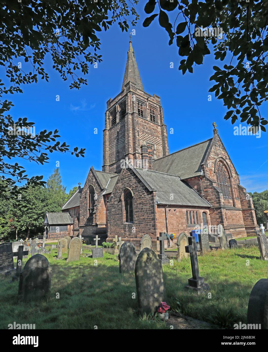 San Juan el Evangelista, iglesia de arquitectura del renacimiento gótico, Old Chester Road, Higher Walton, Warrington, Cheshire, Inglaterra, Reino Unido, WA4 6TQ Foto de stock