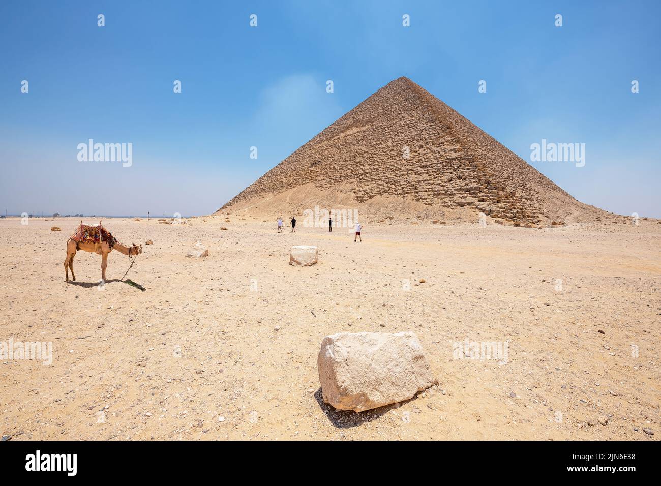 Dahshur, Egipto; 4 de agosto de 2022 - Una vista de la Pirámide Roja, Dahshur, Egipto. Foto de stock