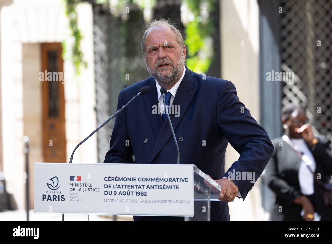 El Ministro de Justicia francés Eric DupondMoretti habla en el lugar