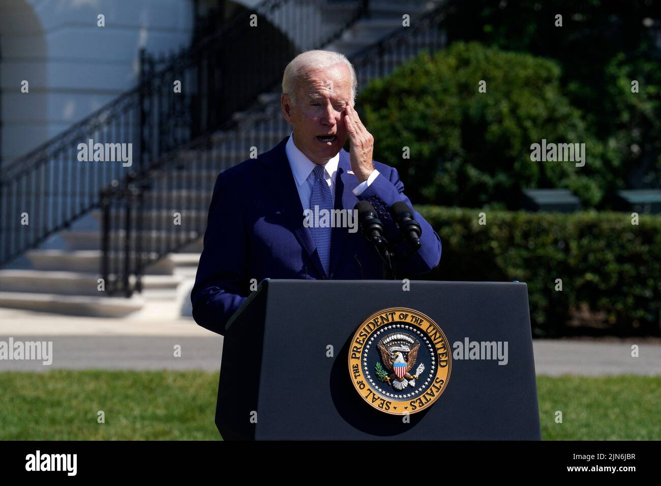 El presidente de los Estados Unidos, Joe Biden, pronuncia un discurso y firma la ley CHIPS and Science Act durante una ceremonia en el South Lawn de la Casa Blanca en Washington el 9 de agosto de 2022. Foto: Yuri Gripas/ABACAPRESS.COM Foto de stock