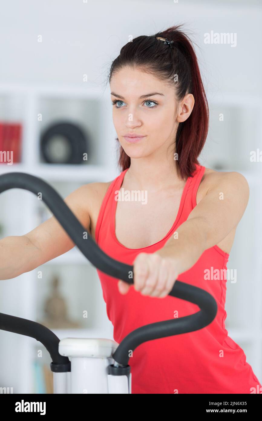 hermosa mujer deportiva haciendo ejercicio Foto de stock