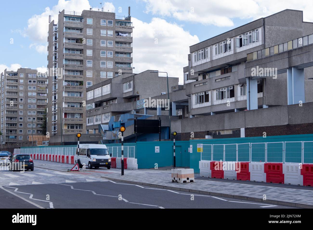 La vivienda social de Thamesmead en el sudeste de Londres está actualmente en remodelación. Inglaterra, Reino Unido. Foto de stock