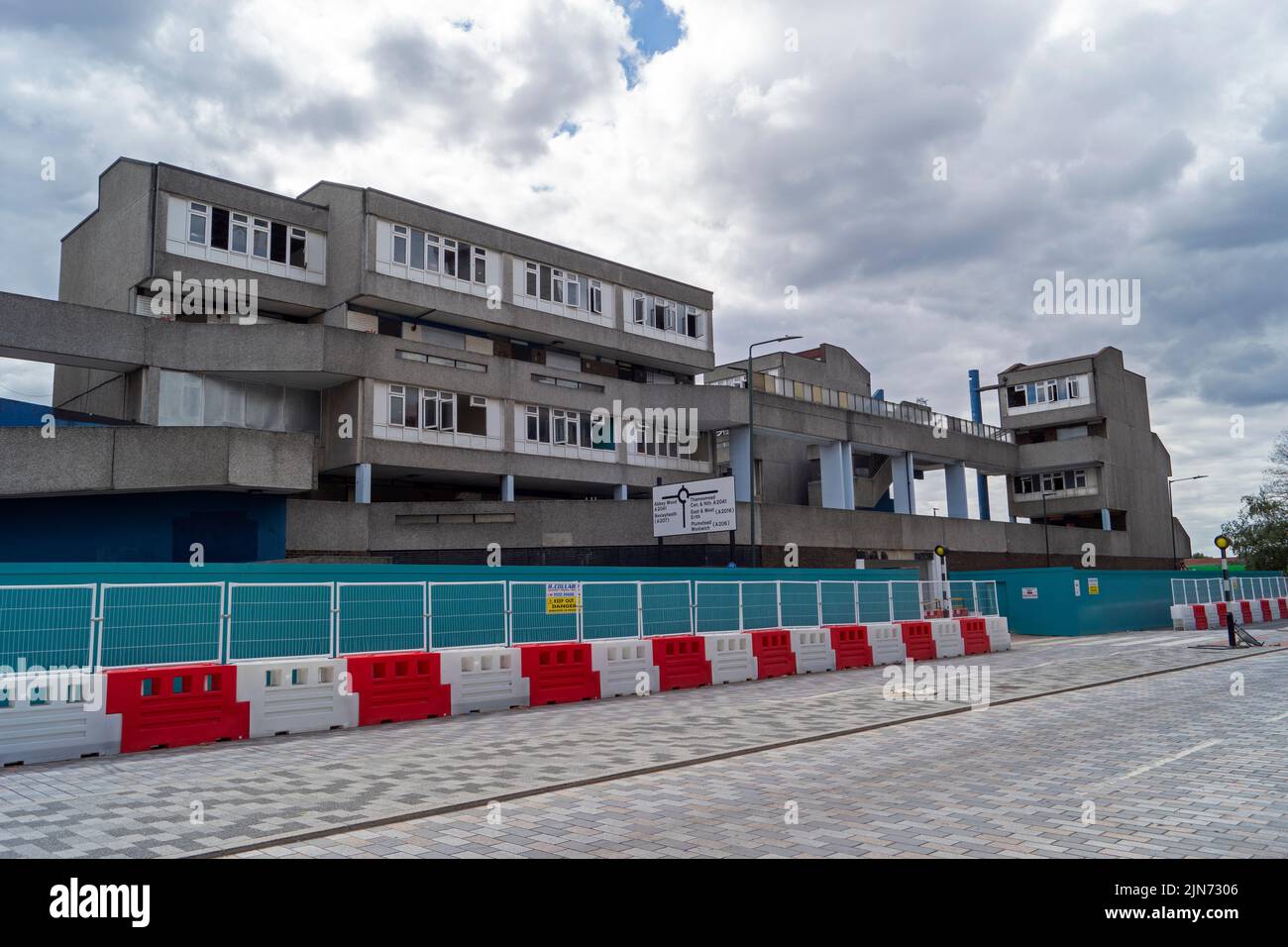 La vivienda social de Thamesmead en el sudeste de Londres está actualmente en remodelación. Inglaterra, Reino Unido. Foto de stock