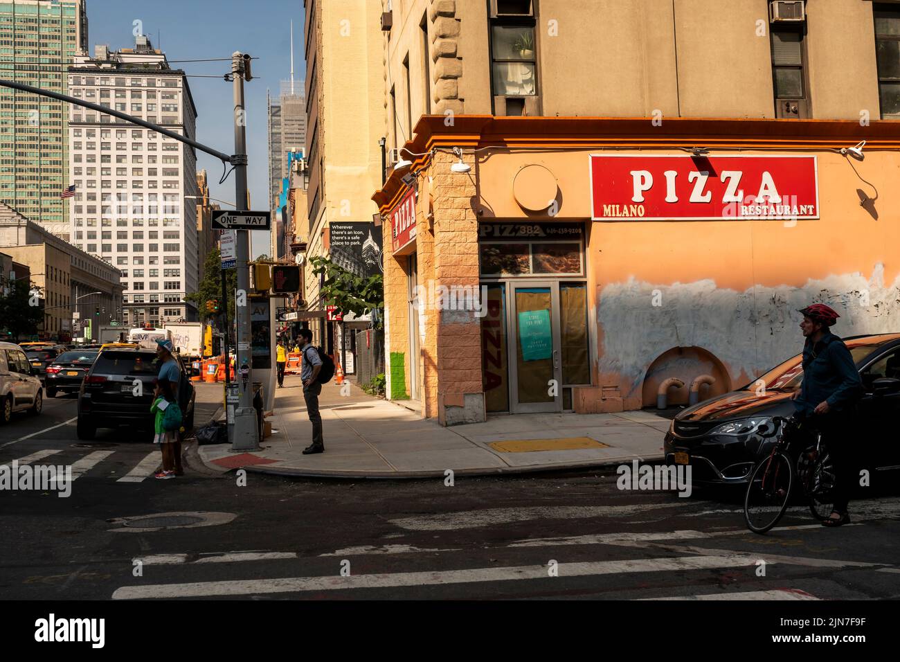 Pizzería cerrada en Chelsea en Nueva York el jueves, 28 de julio de 2022. (© Richard B. Levine) Foto de stock