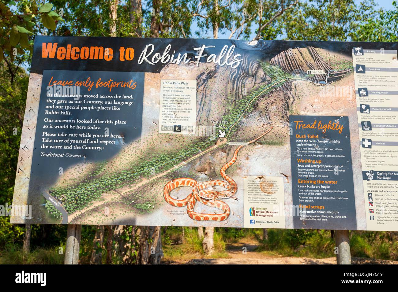 Bienvenido a Robin Falls Sign, una atracción turística en Northern Territory, Territorio del Norte, Australia Foto de stock