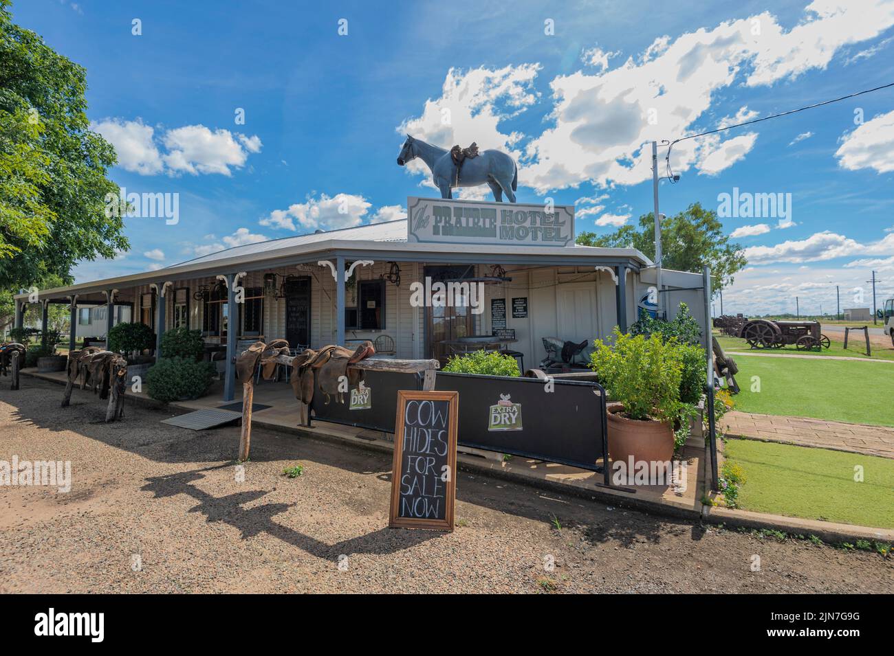 Exterior del Prairie Hotel, un conocido pub del Outback en Prairie, Queensland, Queensland, Australia Foto de stock