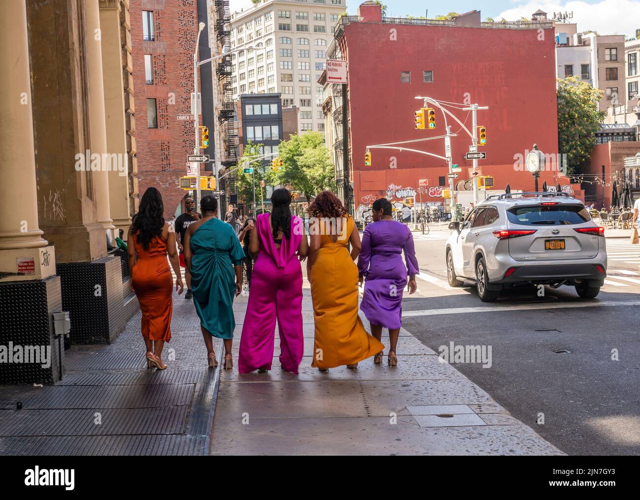 Actividad callejera en el barrio Tribeca de Nueva York el sábado, 30 de julio de 2022. (© Richard B. Levine) Foto de stock