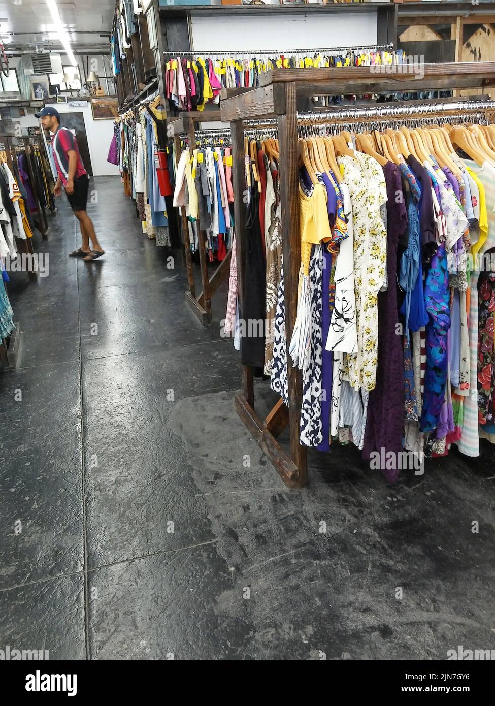 Tienda ropa usada fotografías e de alta resolución Alamy