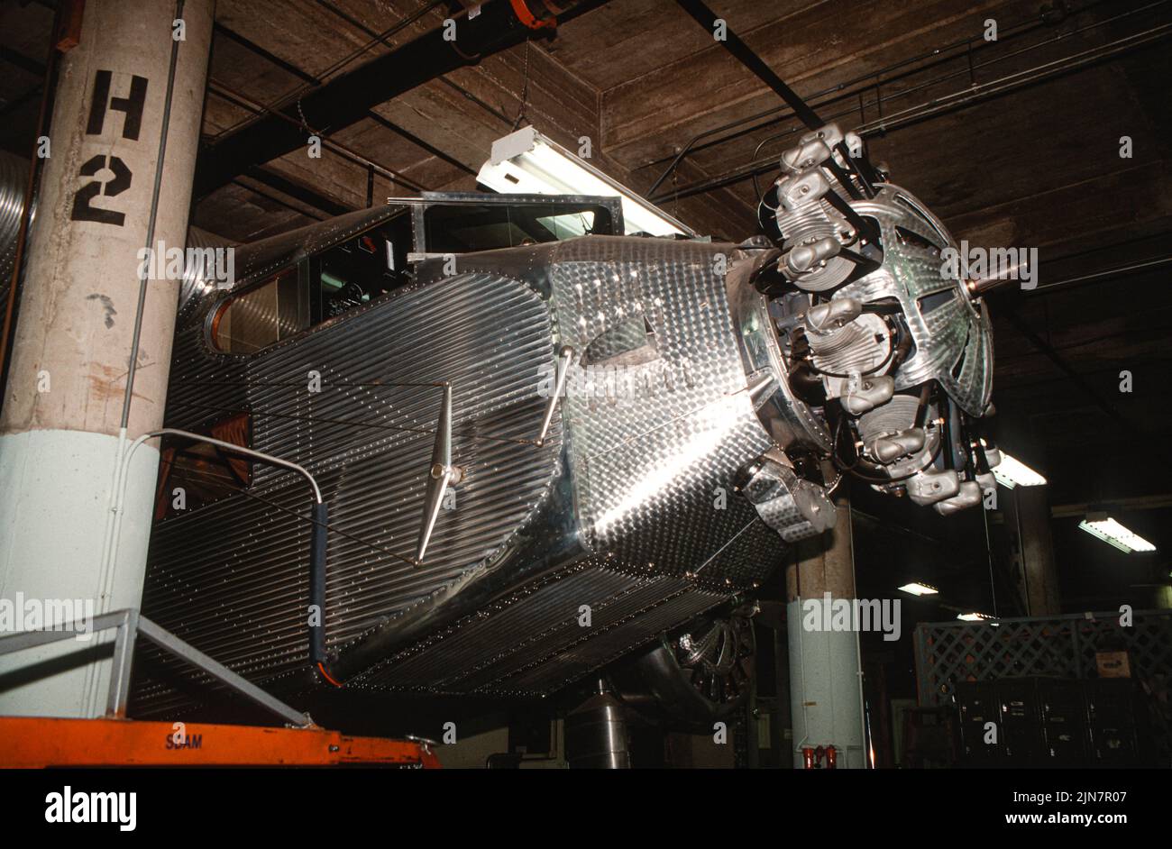 Ford Tri-Motor está siendo restaurado en el sótano del Museo Aeroespacial de San Diego Foto de stock