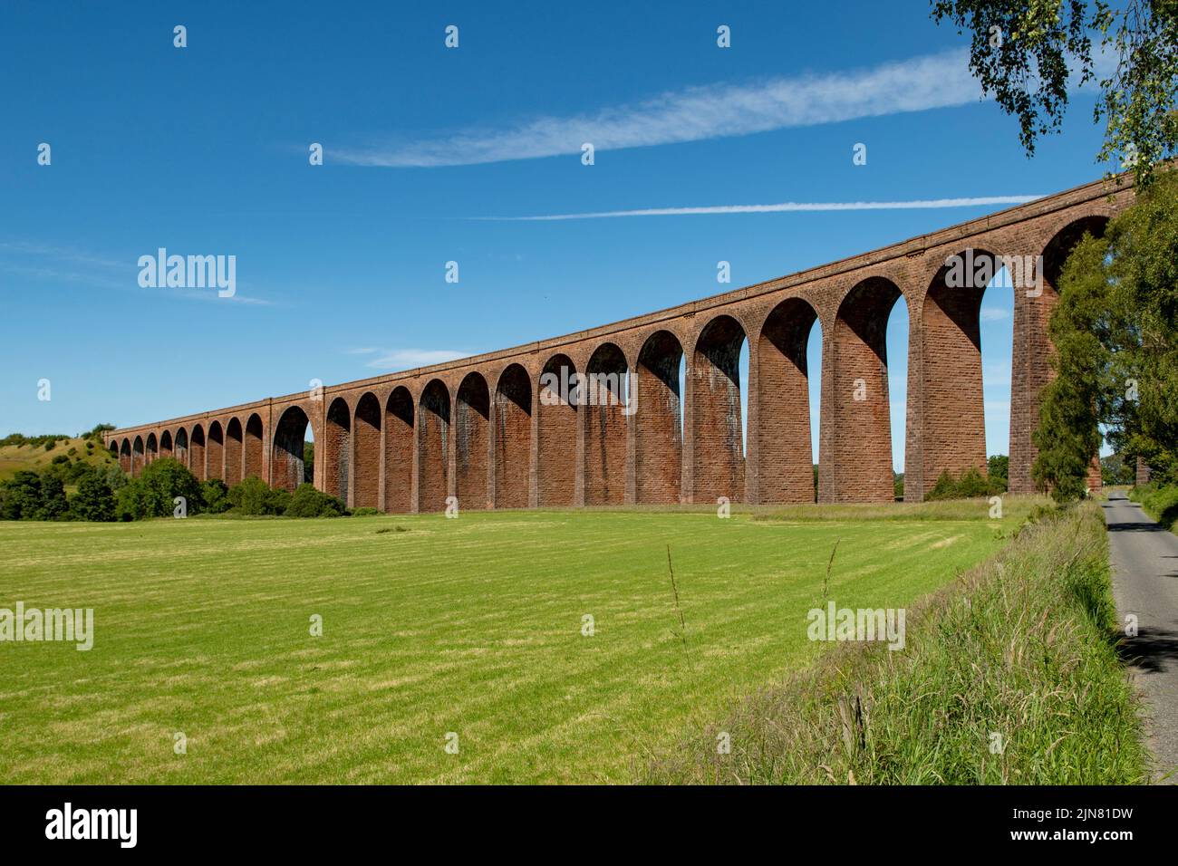 Viaducto de Culloden sobre el río Nairn, Clava, Highland, Escocia Foto de stock