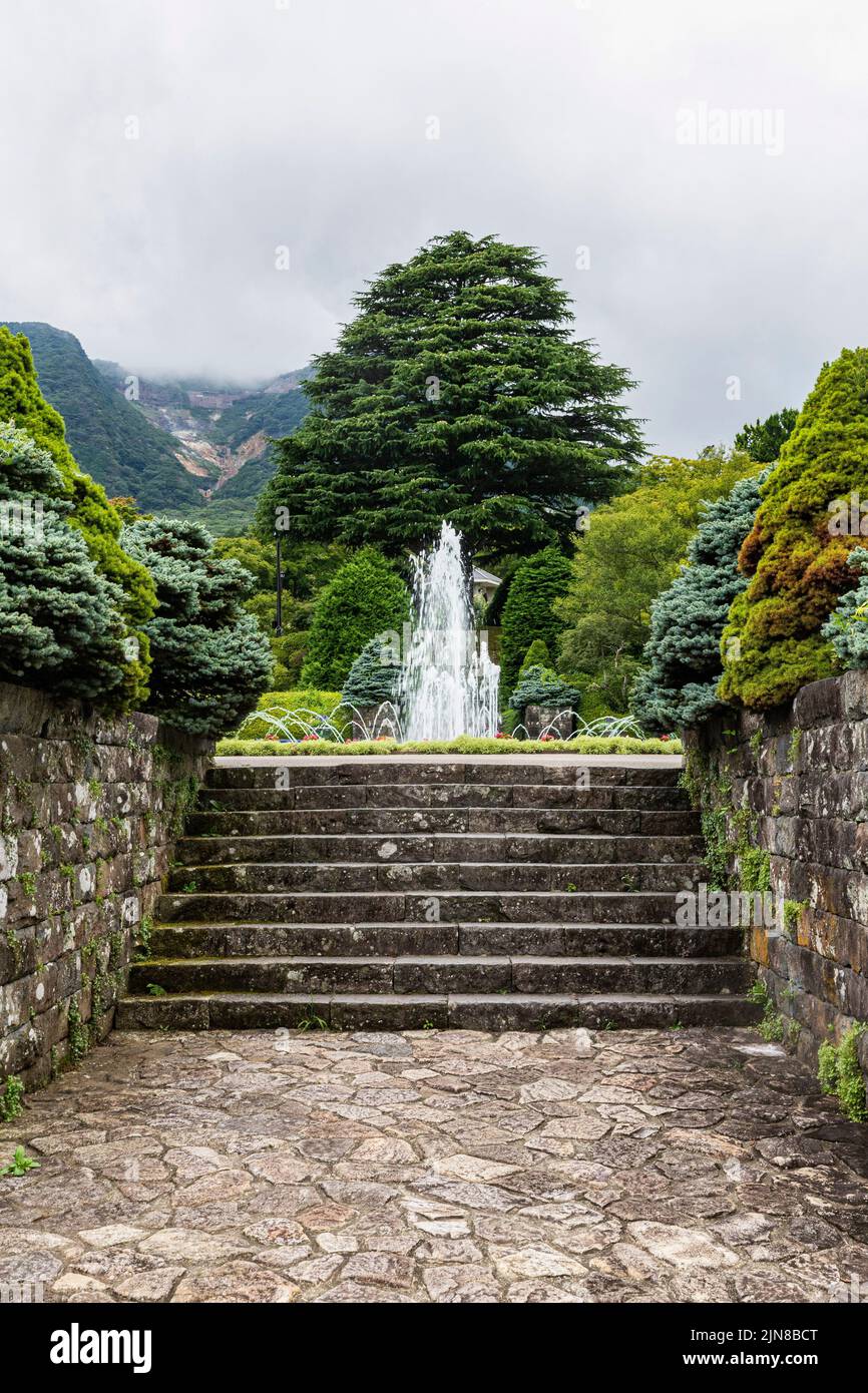 Gora Park Fountain - Gora Park es un parque paisajístico de estilo occidental situado en la empinada pendiente sobre la estación de Gora en el Parque Nacional Hakone. Es un relajante Foto de stock