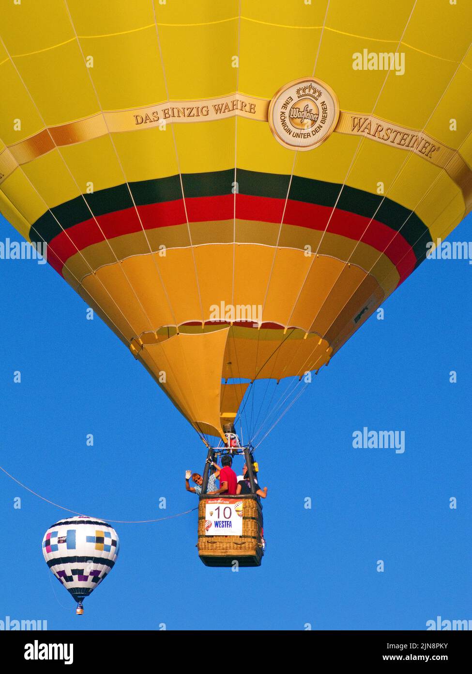 Globo aerostático en vuelo, Mosel-Ballon-Fiesta en el aeropuerto de Trier-Foehren, Renania-Palatinado, Alemania, Europa Foto de stock