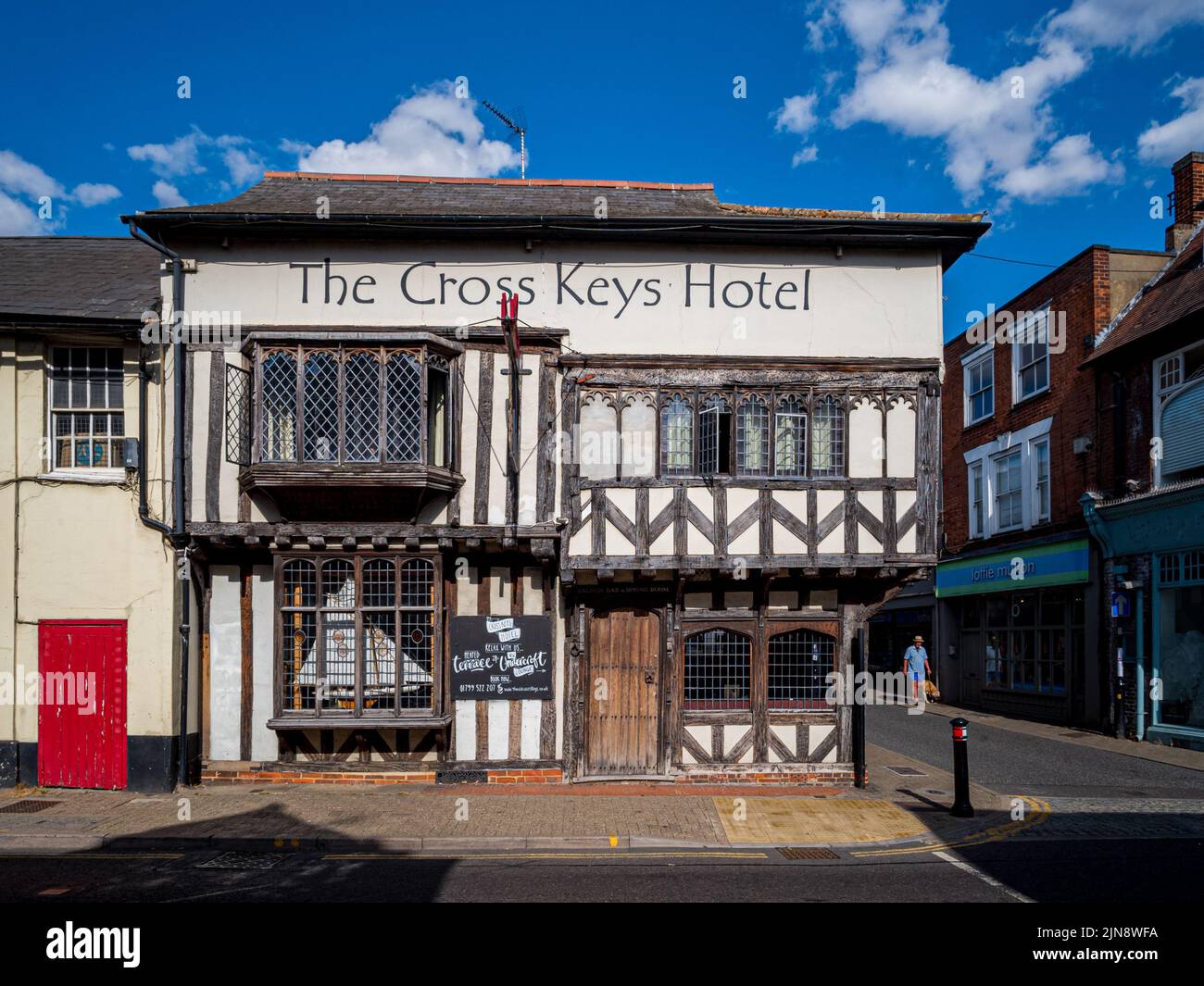The Cross Keys Hotel Saffron Walden Essex Reino Unido. El Cross Keys Hotel es una posada del siglo 16th de diez habitaciones en el centro de la ciudad de Saffron Walden. Foto de stock
