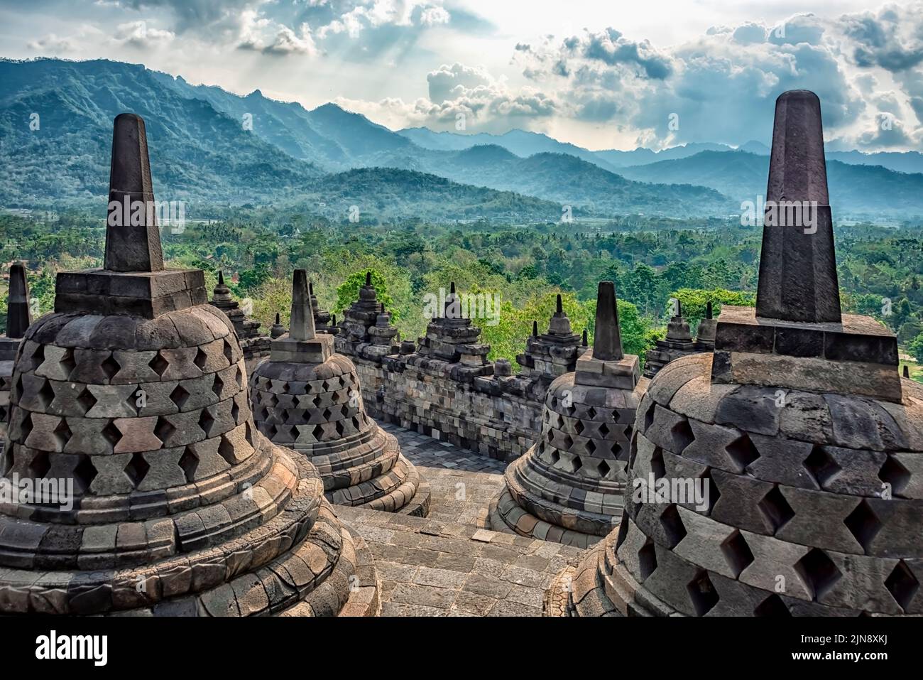 Borobudur Monumento Budista en Java Central, Indonesia Foto de stock