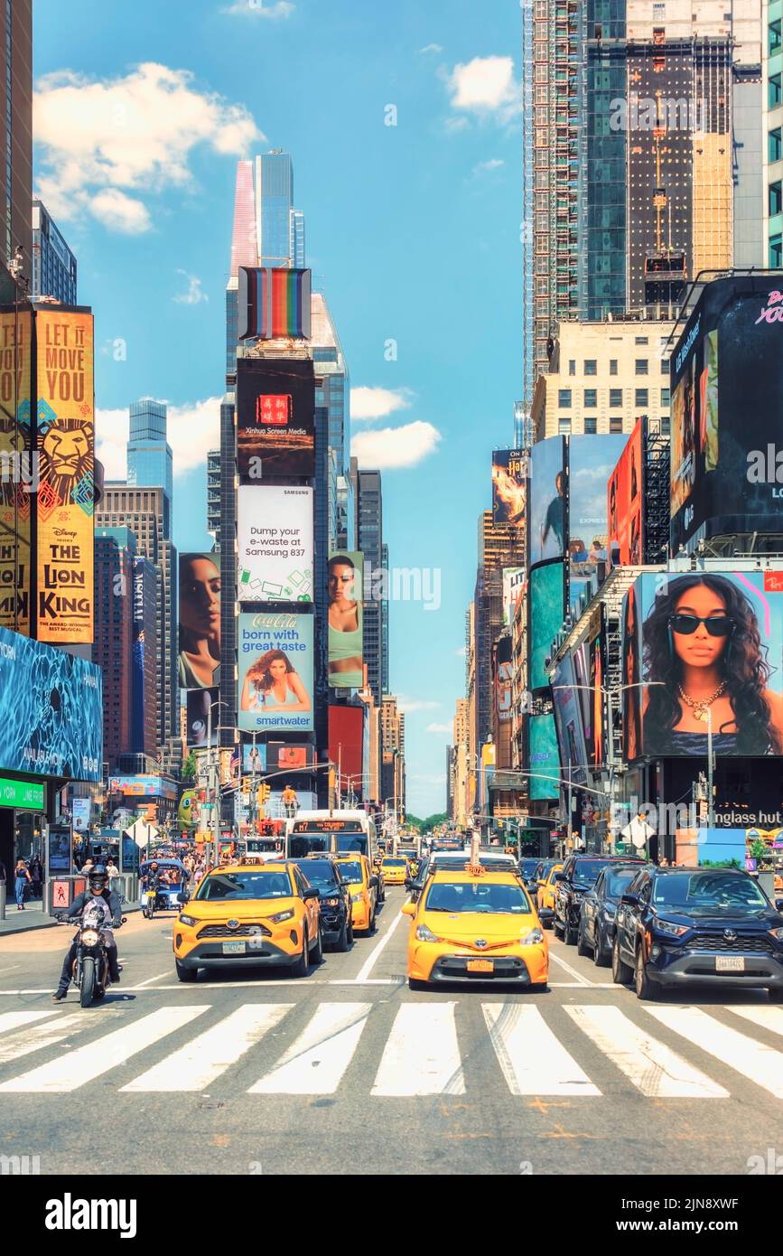 Times Square, la mayor intersección comercial en Midtown Manhattan, Nueva York. Foto de stock