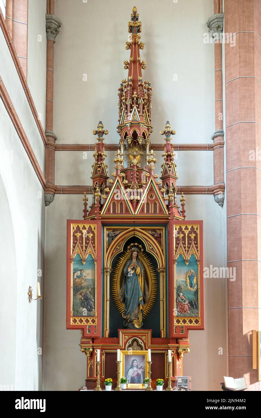 Altar dedicado a la Virgen María en el Nikolaikirche, Villach Austria Foto de stock