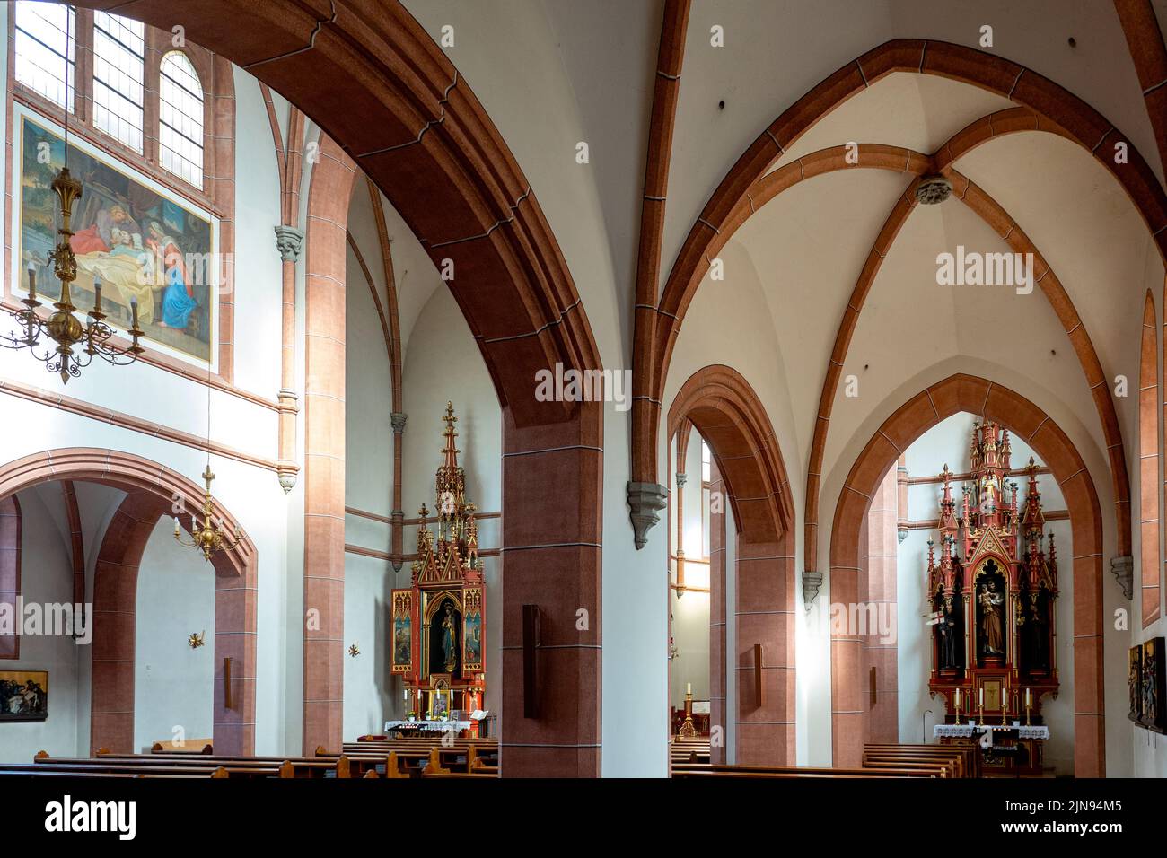 Interior de la Nikolaikirche, Villach Austria Foto de stock