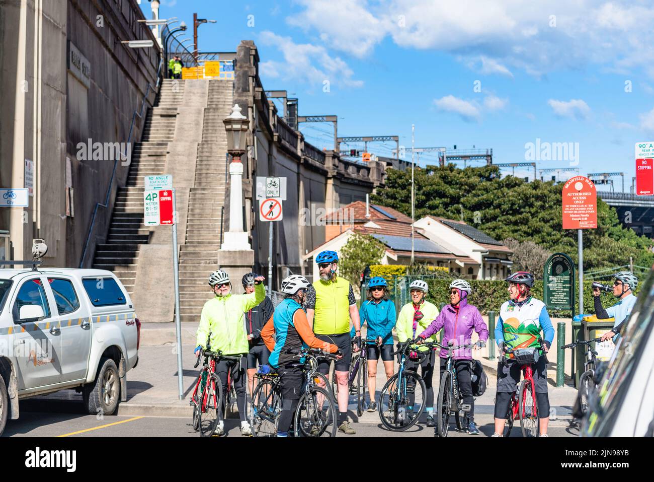 Prevista para su sustitución después de una competición internacional de diseño, la rampa para bicicletas del norte desde el puente del puerto de Sídney puede suponer un reto Foto de stock