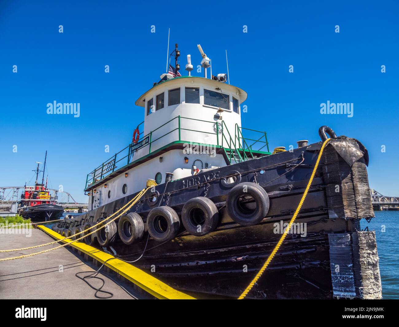 Remolcador atracado en el Sturgeon Bay Ship Canal en Door County en Sturgeon Bay, Wisconsin, EE.UU Foto de stock