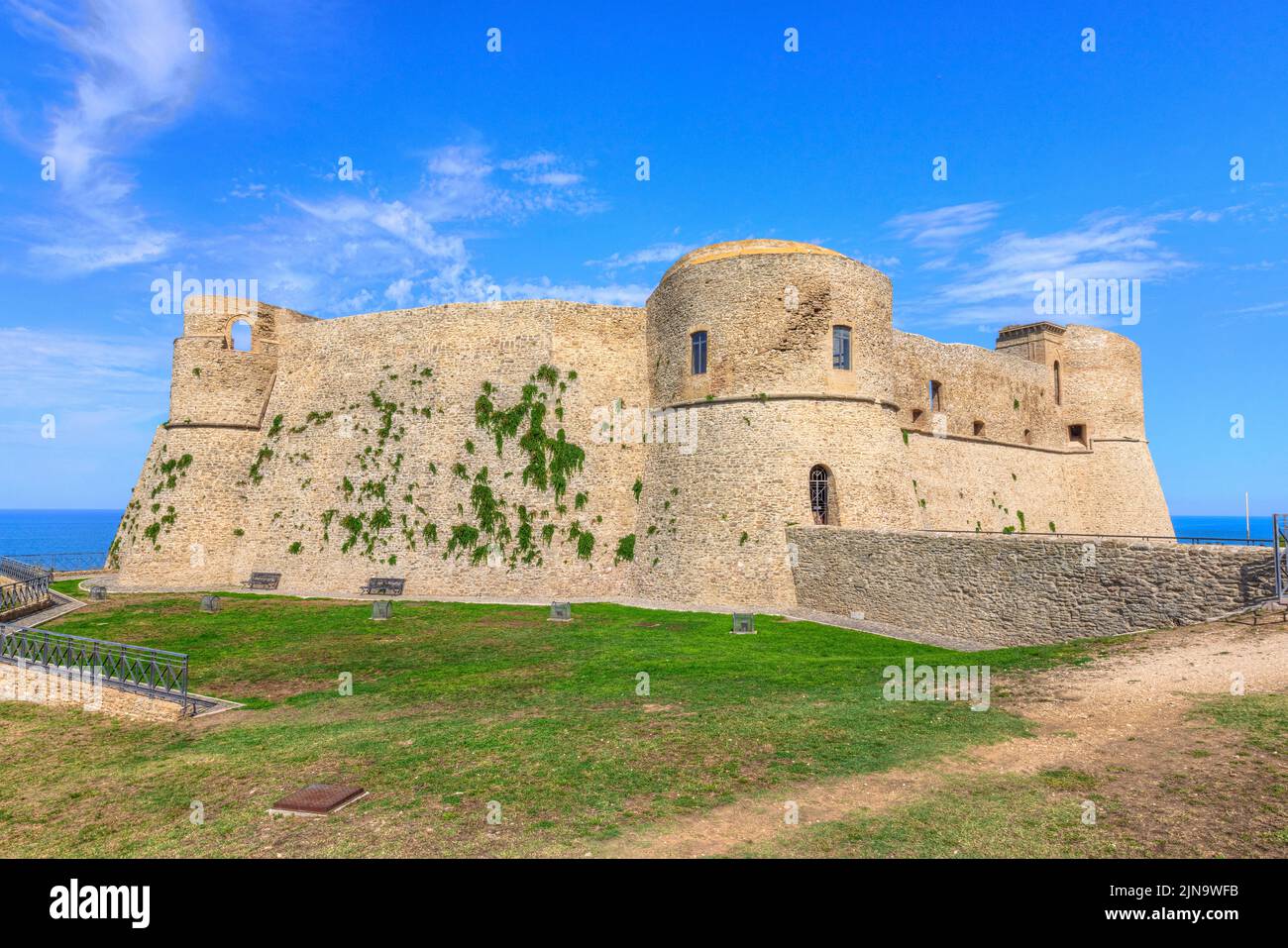 Castillo de Aragón, Ortona, Chieti, Abruzos, Italia Foto de stock