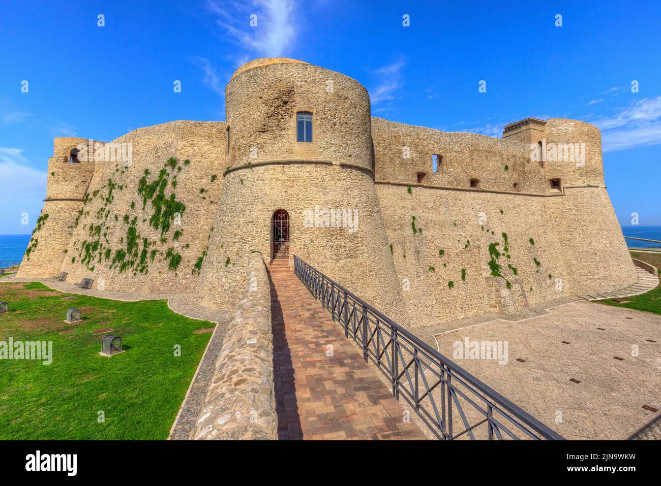 Castillo de Aragón, Ortona, Chieti, Abruzos, Italia Foto de stock
