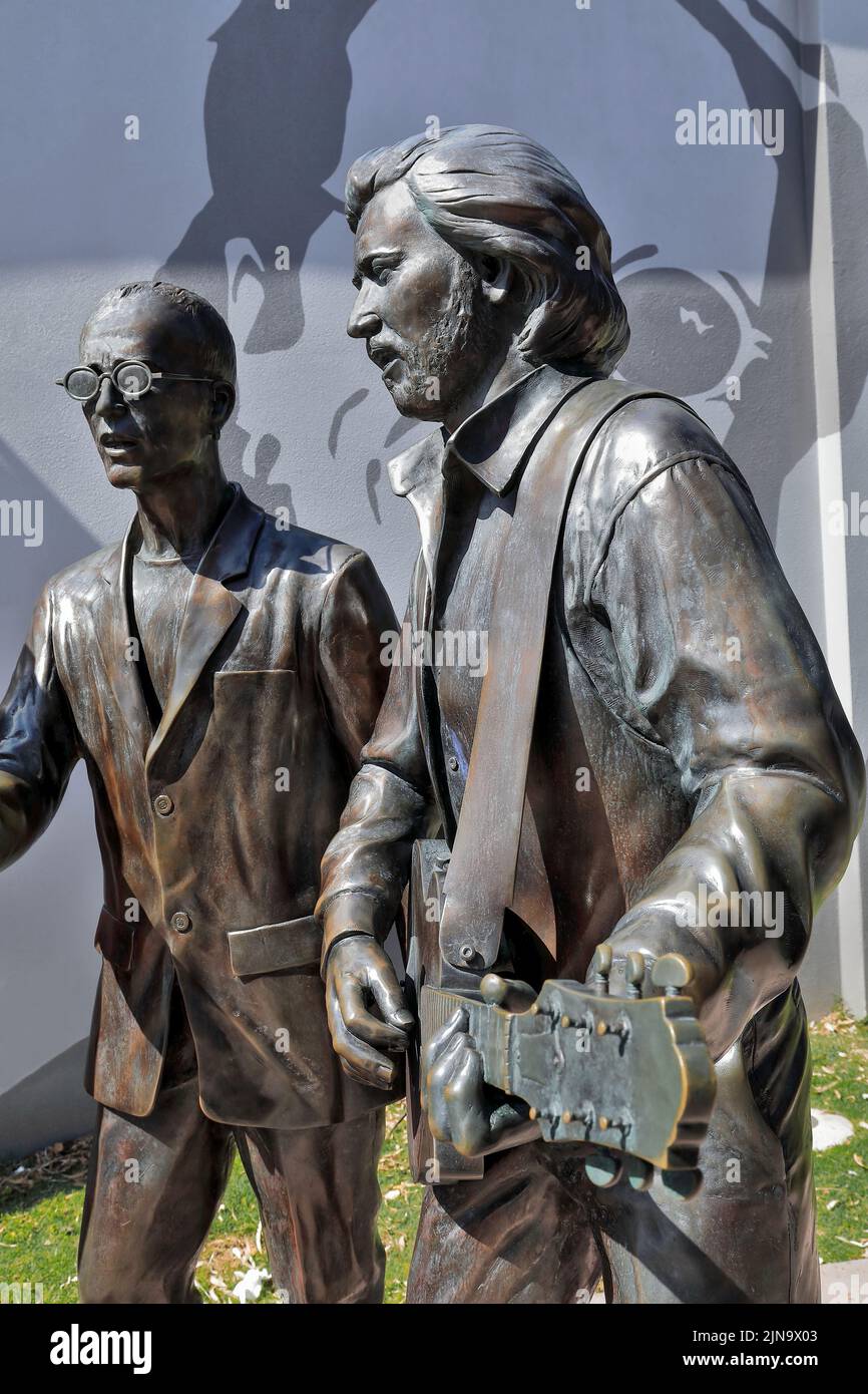 111 El mural Bee Gees Way y las estatuas de los hermanos Gibb. Redcliffe-Australia. Foto de stock