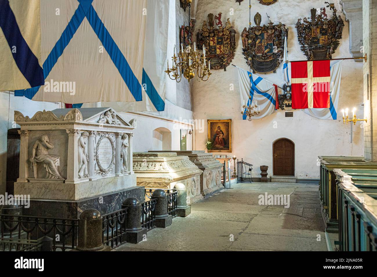 El interior de la Catedral de Santa María (Iglesia de la cúpula) (Piiskoplik Toomkirik) en el casco antiguo de Tallinn, la capital de Estonia Foto de stock