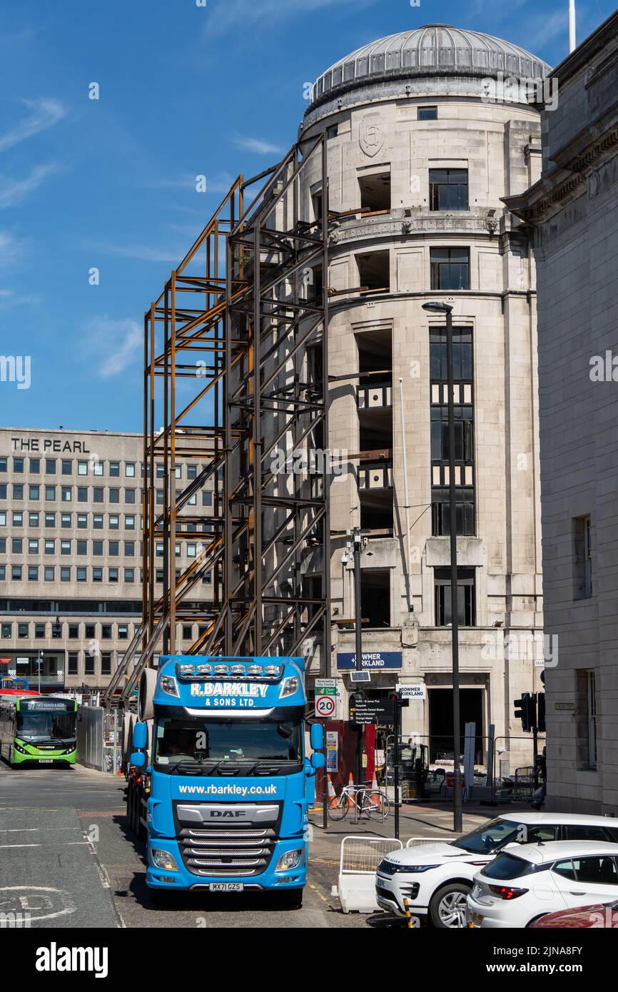 Conservación de la fachada de las principales obras de remodelación en la ciudad de Newcastle upon Tyne, Reino Unido, para la construcción de las nuevas oficinas de HMRC. Foto de stock