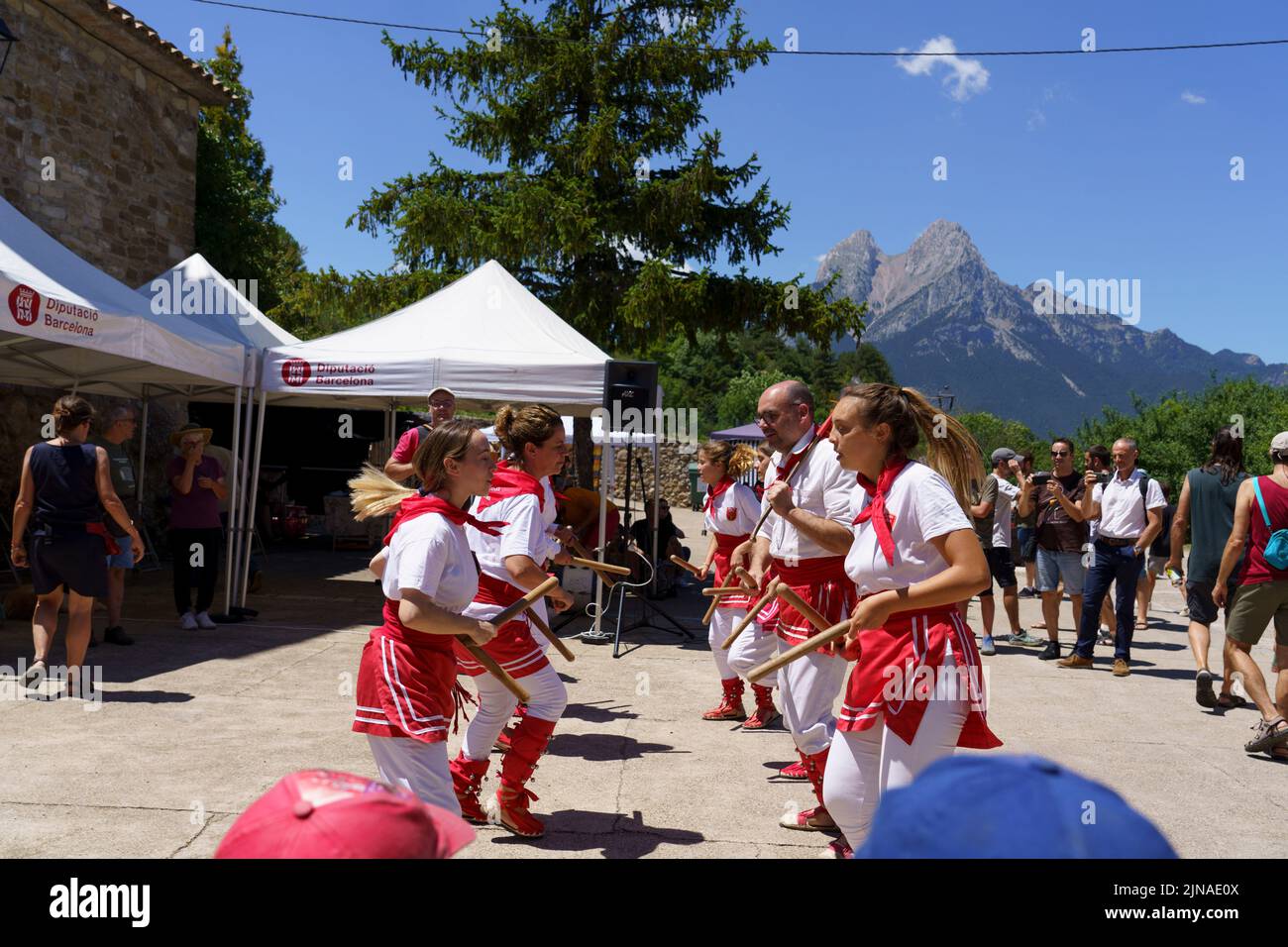 Baile de palos, -ball de bastons-, Maçaners, Bergueda, Cataluña, Cordillera pirenaica, España Foto de stock