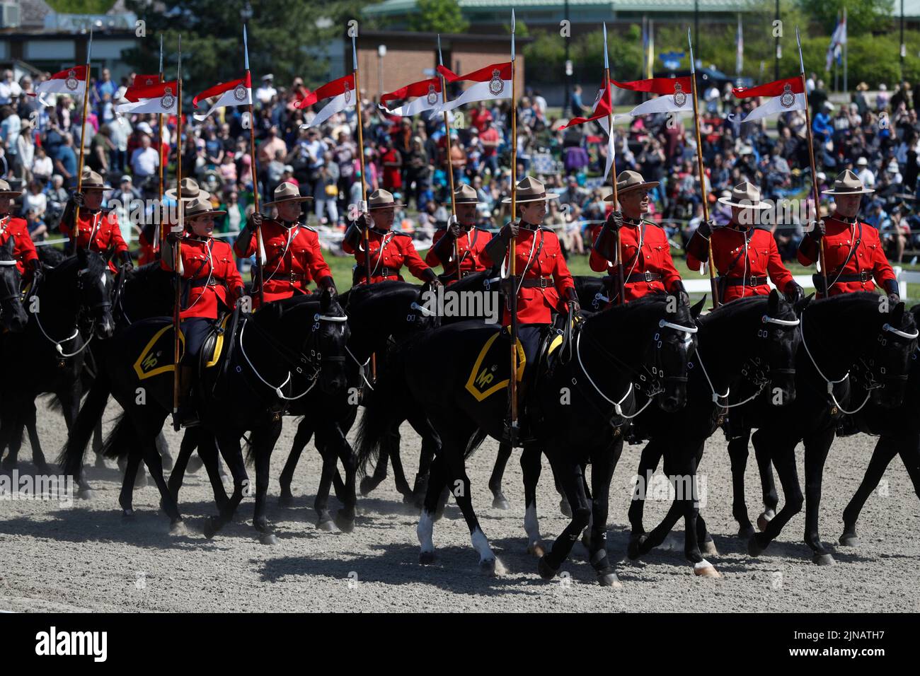 Los oficiales del RCMP Musical Ride llegan para asistir a una representación en Ottawa, Ontario, el miércoles 18 de mayo de 2022. Foto de stock