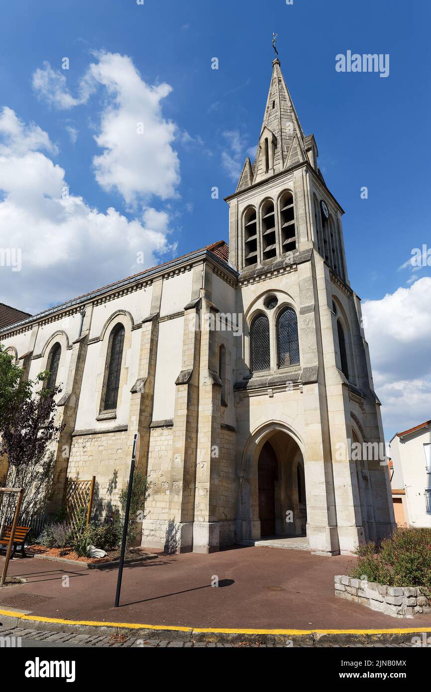 Saint-Henri es una iglesia católica situada en Neuilly Plaisance , región parisina . Francia. Foto de stock