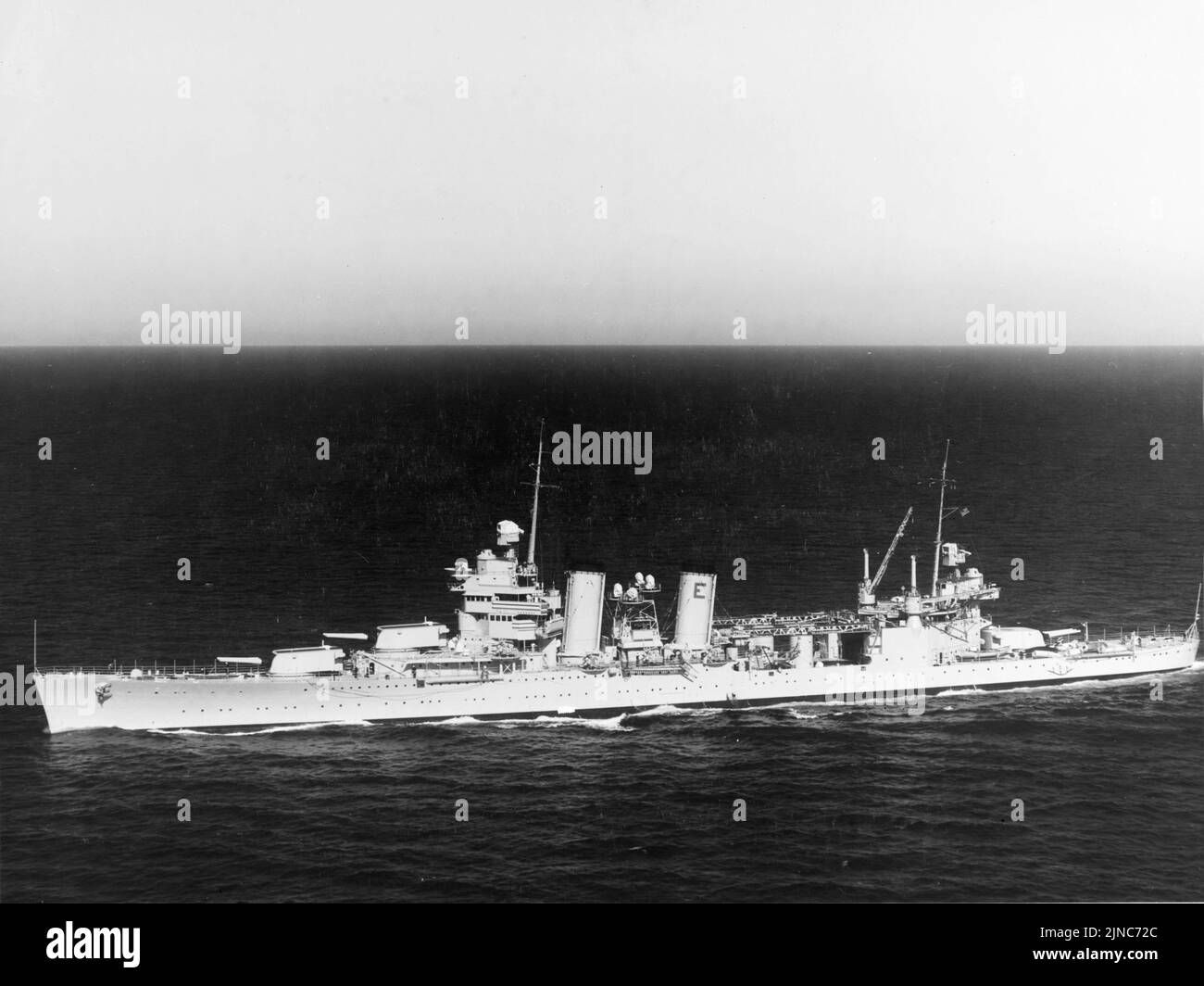El crucero USS Minneapolis, que fue gravemente dañado durante la Batalla de Tassafaronga, parte de la campaña Guadalcanal de 1942. Foto de stock