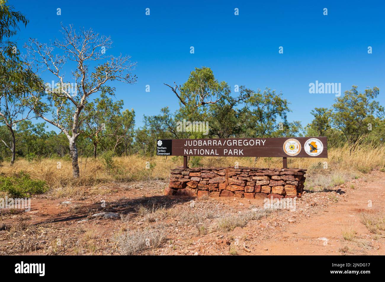 Señal en la entrada del Parque Nacional Judbarra Gregory, Territorio del Norte, Territorio del Norte, Australia Foto de stock