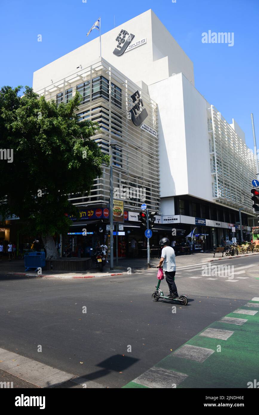 Teatro Beit Lessin en la esquina de las calles Dizengoff y Frishman en Tel Aviv, Israel. Foto de stock