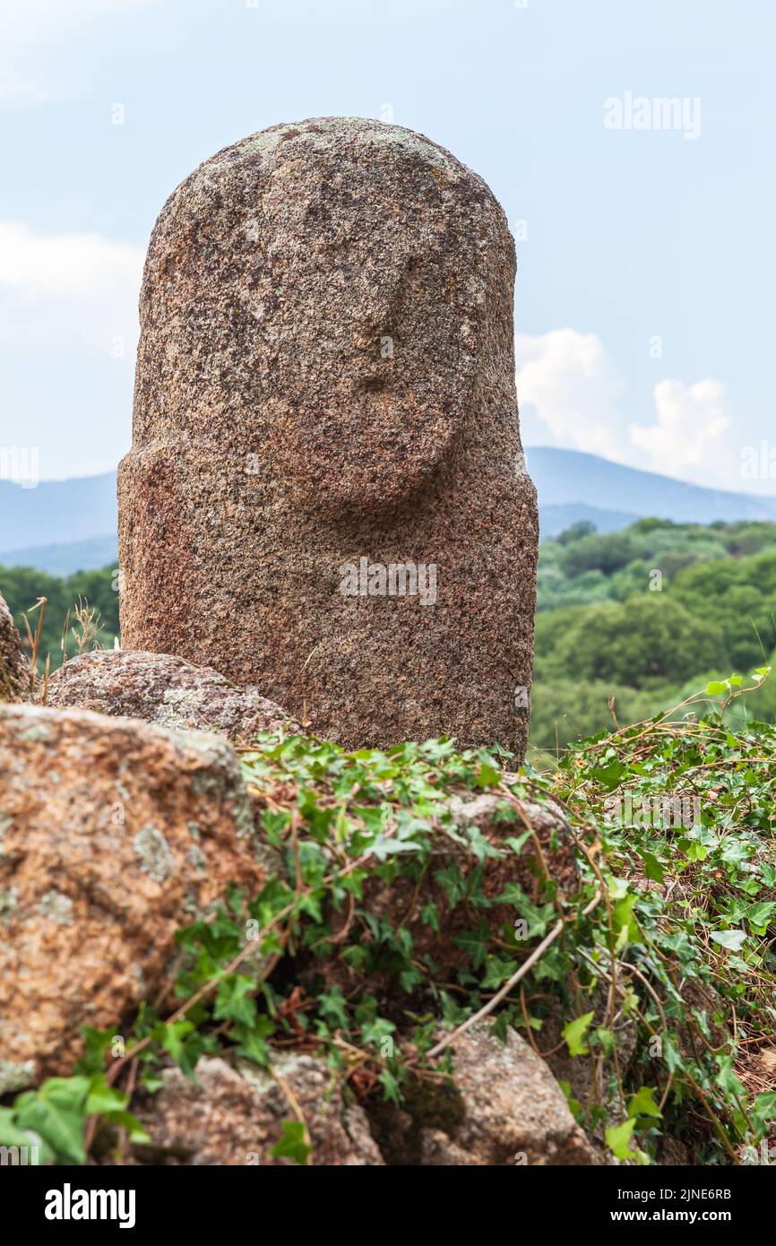 Monumento prehistórico de piedra en Filitosa, Córcega, Francia Foto de stock
