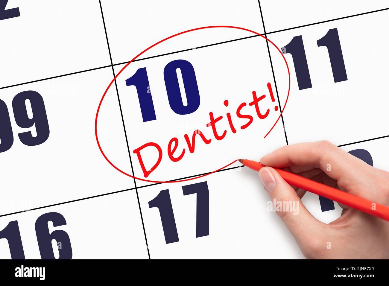 10th día del mes. ESCRIBIR a mano texto DENTISTA y rodear la fecha del calendario. Dentist Healthcare Programa Médico Concepto de Cita. Día del Foto de stock