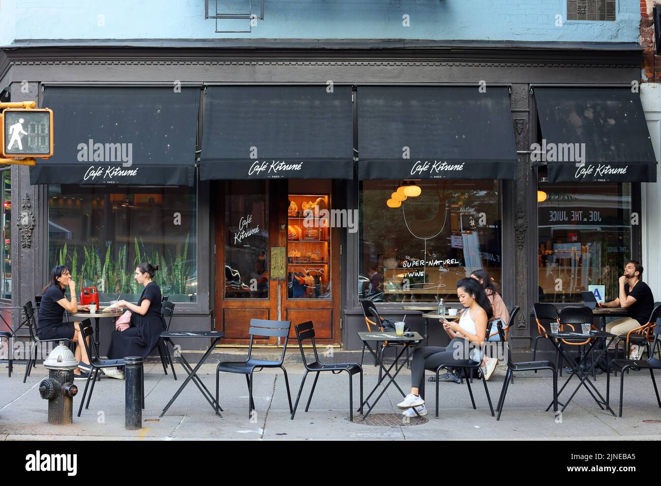 Cafe Kitsune, 550 Hudson St, New York, NYC FOTO DE UN BAR DE VINOS Y CAFE EN EL BARRIO DE WEST
