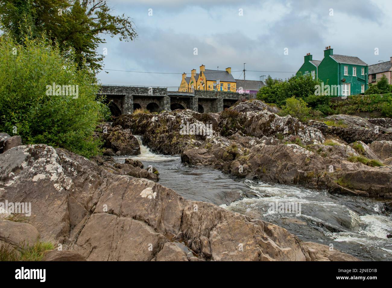 Río Sneem, Sneem, Co. Kerry, Irlanda Foto de stock