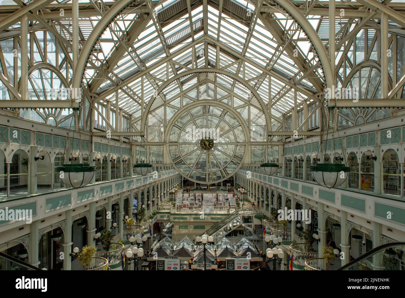 Centro comercial Inside College Green, Dublín, Irlanda Foto de stock
