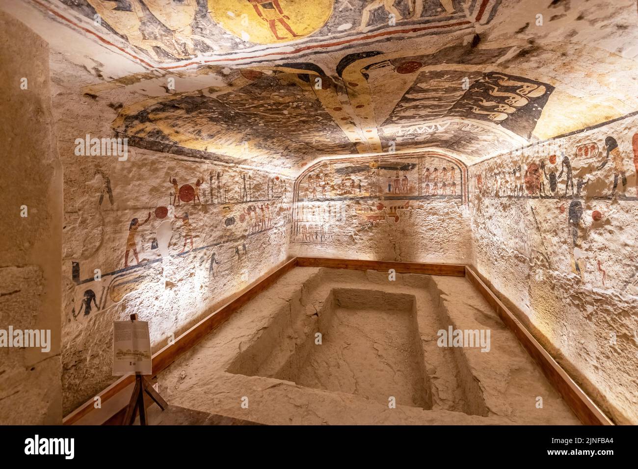 Luxor, Egipto; 5 de agosto de 2022 - La tumba de Rameses IX en el Valle de los Reyes, Luxor, Egipto. Foto de stock