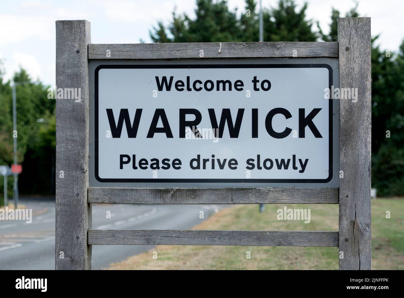 Bienvenido al cartel de Warwick, Warwickshire, Reino Unido Foto de stock