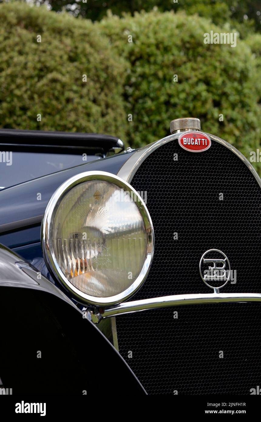 vintage bugatti tipo 49 roadster coche deportivo radiador y faro Foto de stock
