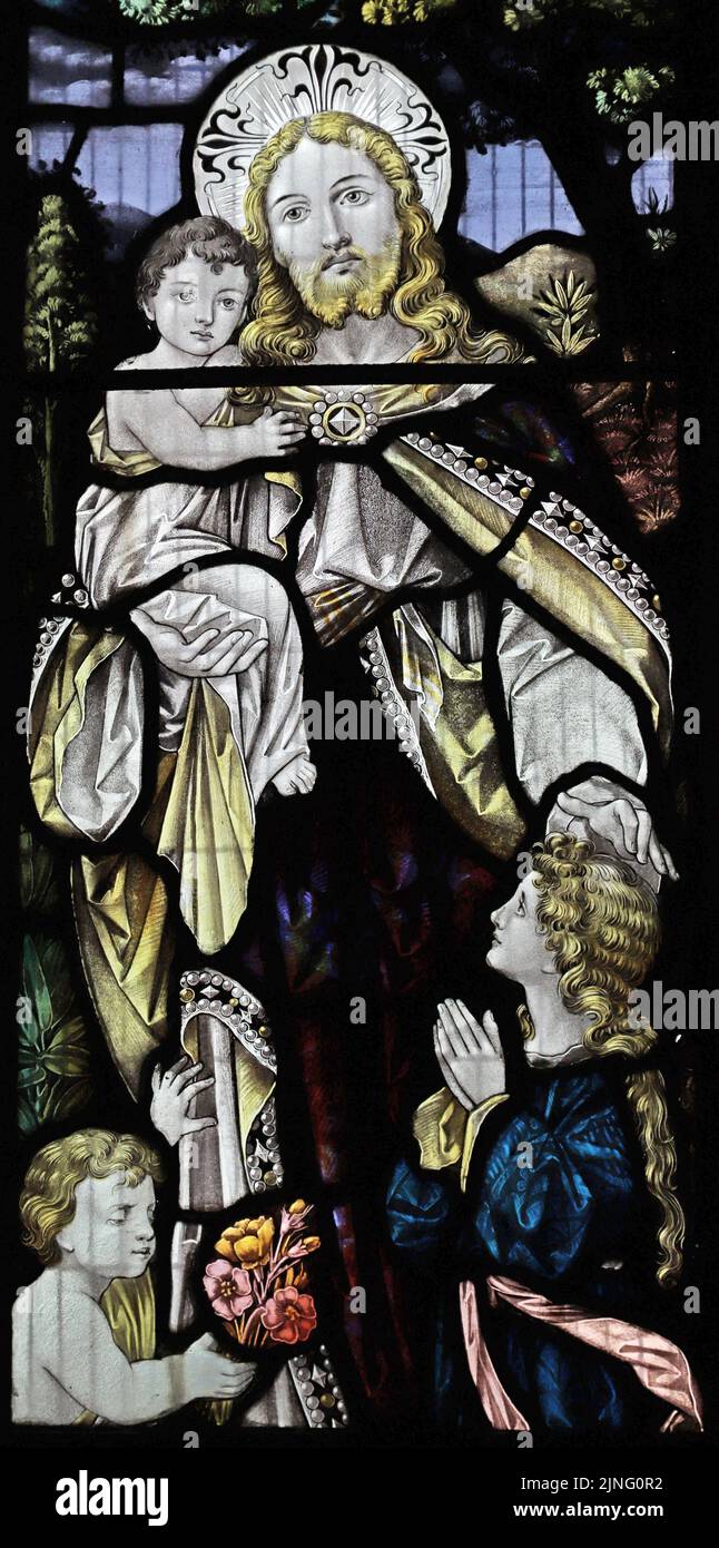 Vitral por Percy Bacon & Hermanos que representan a Cristo Bendición de los niños, Iglesia de St Wenna, St Wenn, Cornwall Foto de stock