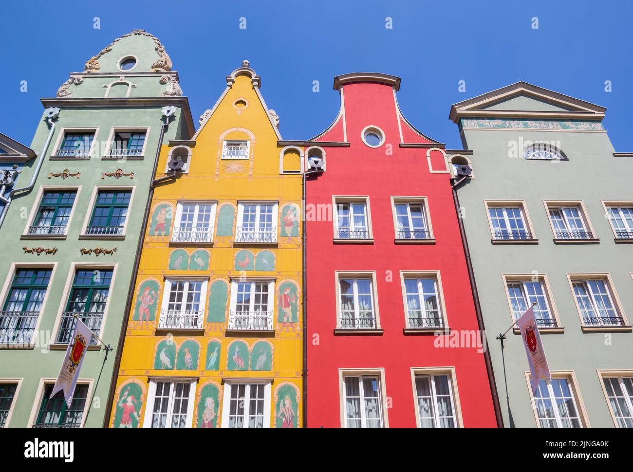 Coloridas casas históricas en la calle Dluga en Gdansk, Polonia Foto de stock