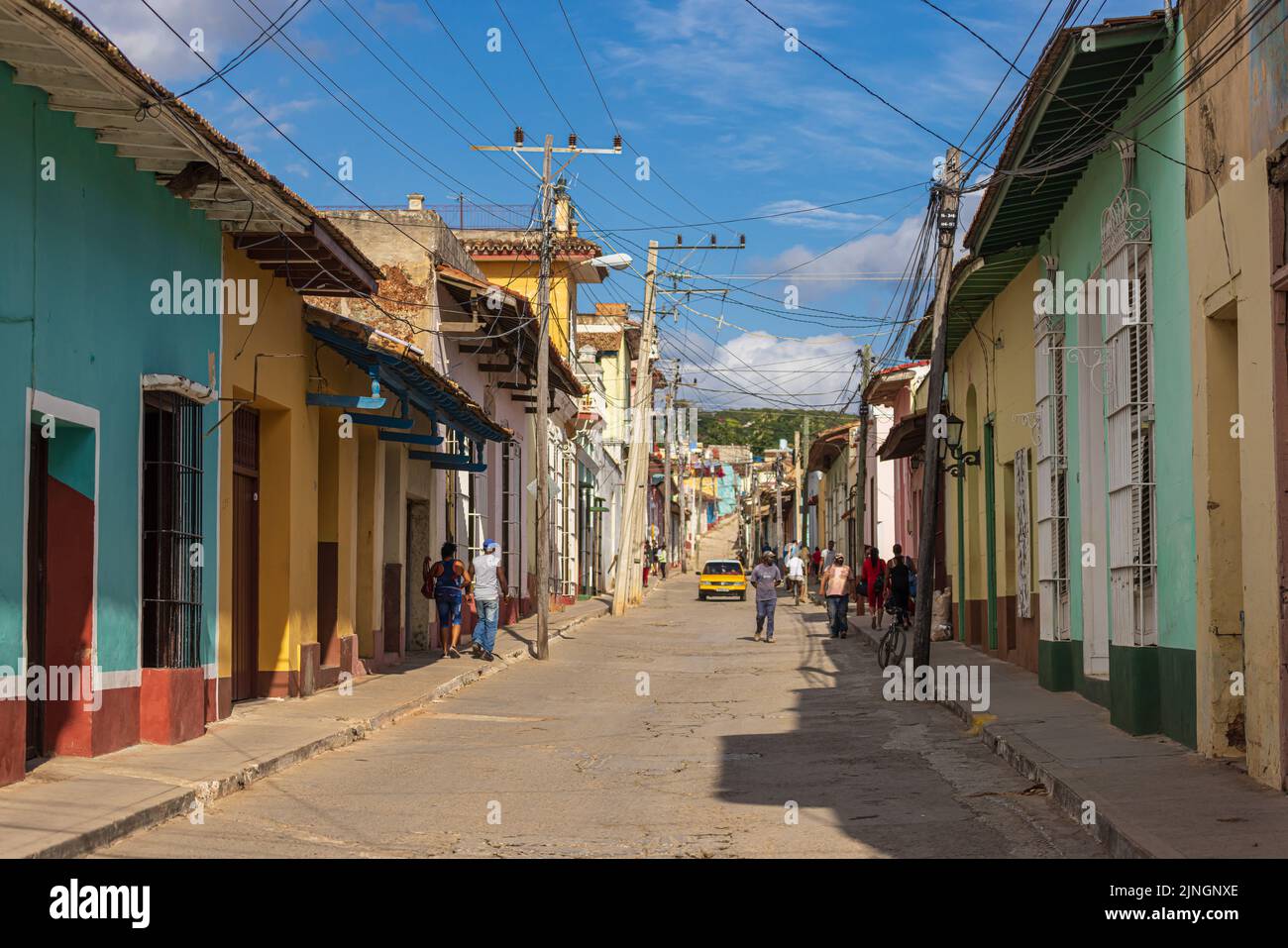 TRINIDAD, CUBA, ENERO de 7: Coloridas casas en las calles históricas el 7 de enero de 2021 en Trinidad, Cuba Foto de stock